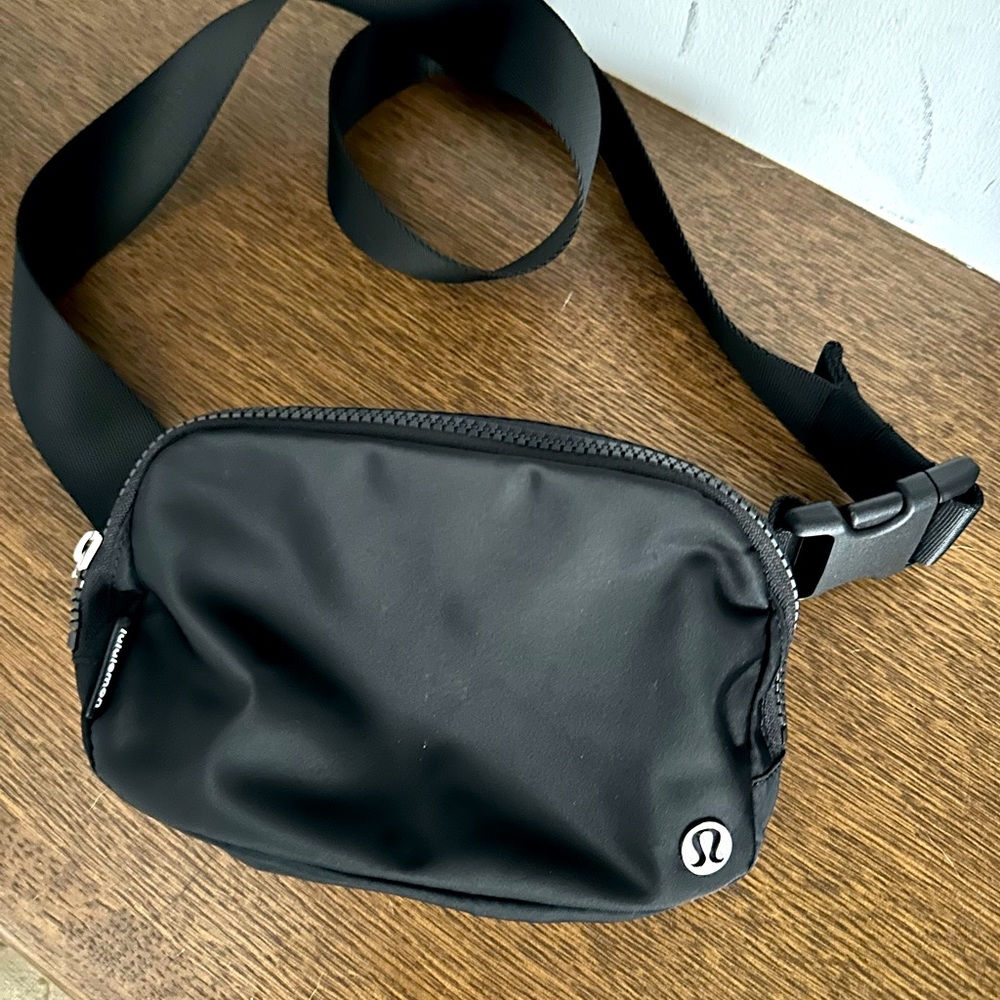 Lululemon crossbody bag/Fanny pack